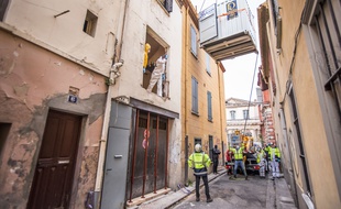 L'opération a mobilisé une grue de levage