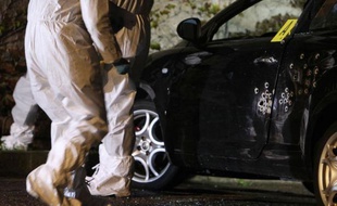 Un homme a été tué par balles vendredi en Corse, portant à vingt le nombre d'assassinats depuis janvier dans l'île où une vingtaine d'attentats ont été commis dans la soirée, deux semaines après la visite des ministres de l'Intérieur et de la Justice, Manuel Valls et Christiane Taubira.