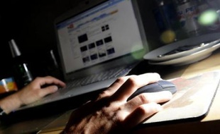 La cession moyennant finance pour la seconde fois en trois ans via internet d'un enfant belge à un couple de Néerlandais suscite émoi et interrogation en Belgique où l'on découvre que la loi ne prohibe ni ne punit la vente ou l'achat d'un bébé.