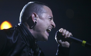 Le chanteur de Linkin Park (ici en 2008), Chester Bennington,est décédé le 20 juillet 2017.
