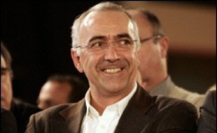 Les Renseignements généraux (RG) ont reconnu jeudi l'existence d'une fiche au nom de Bruno Rebelle, ex-directeur de Greenpeace France, actualisée "automatiquement, et sans ordre" lorsqu'il a rejoint l'équipe de campagne de Séglène Royal.