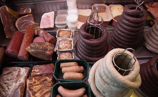 L'Anses recommande d'être modéré sur la consommation de viande.