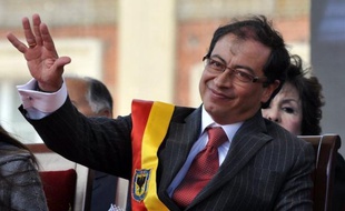 L'ancien sénateur et guérillero Gustavo Petro a pris ce week-end ses fonctions à la mairie de Bogota, auxquelles il a été promu lors des élections municipales du mois d'octobre, et annoncé que le port d'armes serait désormais interdit dans la capitale colombienne.