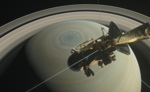 Vue d'artiste de la sonde Cassini au-dessus de Saturne.