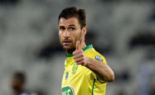 Nantes' French defender Lorik Cana gives the thumbs up during the French Cup round of 16 football match between Bordeaux and Nantes on February 10, 2016 at the Matmut Atlantique stadium in Bordeaux, southwestern France. AFP PHOTO / NICOLAS TUCAT