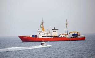 Le navire Aquarius, le 1er juin 2018 au large des côtes maltaises et italiennes.