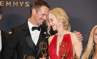 Nicole Kidman a embrassé Alexander Skarsgard aux Emmy Awards