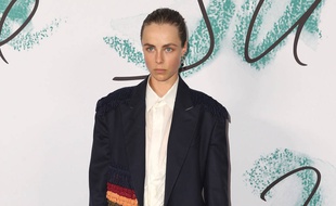 La top Edie Campbell
