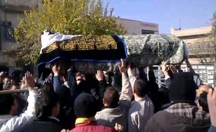 Trente-quatre Syriens enlevés lundi par des "Shabiha", des miliciens pro-régime, ont été retrouvés morts dans la ville de Homs (centre), a indiqué l'Observatoire syrien des droits de l'Homme (OSDH).