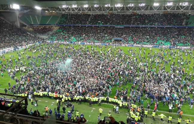 A human tide began to surge on the lawn to celebrate the qualification of the Greens.