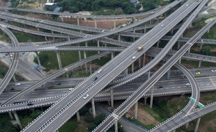 Le monumental échangeur routier de Chongqing (Chine).