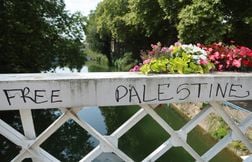 Un homme jugé lundi pour des tags « Free Palestine » sur des voitures