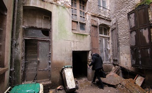 L'arrière d'un immeuble de la rue Le Bastard, principale artère commerçante de Rennes. Le bâtiment devra être entièrement rénové.