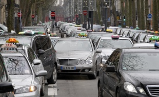 Lille, le 10 janvier 2013. environ 200 chauffeurs de taxis ont manifeste autour et dans la ville contre les nouvelles reglementation en matiere de transports de malades.