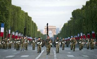 Défilé de militaires sur les Champs-Elysées le 12 juillet 2011, pour la répétition du défilé du 14 juillet.