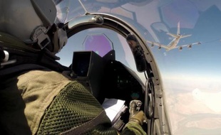 Un pilote français aux commandes d'un Rafale lors d'une mission en Irak le 19 septembre 2014