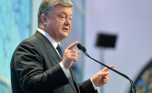 Le président ukrainien Petro Porochenko, lors d'un discours à la conférence internationale annuelle Yalta à Kiev, le 11 septembre 2015