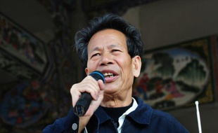 Le chef du village de Wukan Lin Zulian lors d'un discours devant les habitants, le 21 décembre 2011 dans la province du Guangdong en Chine