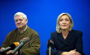 Marine Le Pen et Bruno Gollnisch assistent aux voeux du futur ex-leader du Front national, Jean-Marie Le Pen, le 6 janvier 2011 à Nanterre.