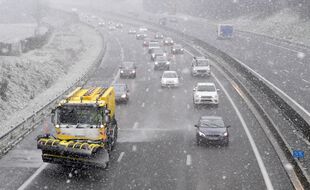 Illustration de la neige sur les routes.