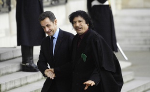 Nicolas Sarkozy et Mouammar Kadhafi en décembre 2007.