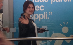 Ebru Firat, à l'aéroport Toulouse-Blagnac, juste avant son arrestation à Istanbul.