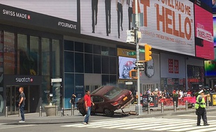 Une voiture renverse des piétons à Times Square, des blessés