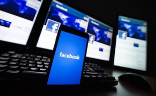 Facebook sur smartphone.
