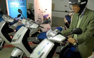 Environ 10 scooters sont disponibles.