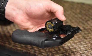 Un revolver à une foire aux armes en Floride, le 17 février 2018.