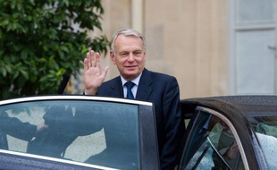 Jean-Marc Ayrault a demandé à trois de ses ministres de lui faire d'ici trois mois "des propositions de rapprochement entre le CSA et l'Arcep", qui sont respectivement les autorités de régulation de l'audiovisuel et des télécoms, a annoncé Matignon mardi dans un communiqué.