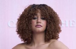 Léna Situations accueillera la star Rihanna dans son podcast