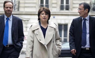 Jean-Marc Germain, directeur de cabinet de de Martine Aubry, Martine Aubry et François Lamy, conseiller politique de la première secrétaire du PS, le 16 mai 2011, rue de Solferino à Paris.