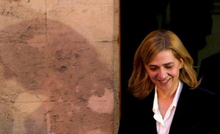 La fille du roi d'Espagne, l'infante Cristina, a pris ses distances samedi avec les activités frauduleuses reprochées à son mari, lors de son audition par le juge qui l'a inculpée de fraude fiscale, un rendez-vous judiciaire sans précédent pour une monarchie affaiblie.