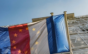 Illustration des drapeaux français et européens