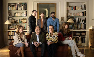 Le psy d’« En thérapie » (Frédéric Pierrot), sa psy (Carole Bouquet), et ses patients (Mélanie Thierry, Reda Kateb, Clémence Poésy, Pio Marmaï et Céleste Brunnquell).