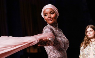 Le mannequin Halima Aden lors d'un défilé à New York.