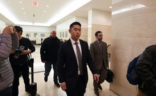 L'officier de police Peter Liang (c), le 20 janvier 2016 à Brooklyn