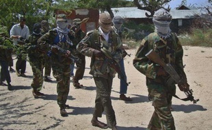 Des insurgés islamistes shebab à Mogadiscio le 5 mars 2012