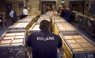 La contrebande de cigarettes prive chaque année les États européens de plus de 10 milliards d'euros de recettes.