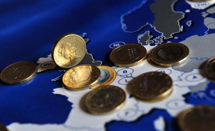 L'Italie est parvenue à lever pour 7,5 milliards d'euros d'obligations à court terme avec des taux en légère baisse, signe d'un certain optimisme des opérateurs quant à la stabilité du gouvernement.