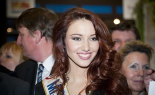 Le 29 fevrier 2012. Delphine Wespiser, Miss France 2012, inaugure le stand Alsace au salon de l'agriculture.
// Photo: V. WARTNER / 20 MINUTES