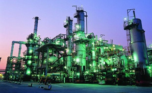 Une installation pétrolière à Téhéran, en Iran