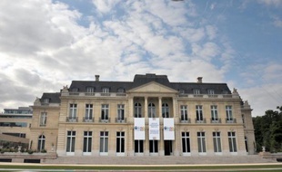 L'essoufflement de la croissance en cours dans les grandes économies riches et émergentes devrait se poursuivre dans les prochains trimestres, selon les indicateurs composites avancés publiés jeudi par l'Organisation de coopération et de développement économiques (OCDE).