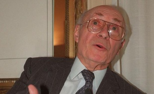 L'homme politique Henri Caillavet, qui fut une grande figure du radicalisme, ancien ministre, franc-maçon, longtemps député puis sénateur du Lot-et-Garonne, ancien eurodéputé, est mort dans la nuit de mardi à mercredi à 99 ans, a annoncé son fils à l'AFP.