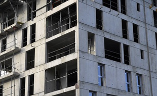 Des ascenseurs dans toutes les nouvelles constructions d'au moins trois étages.