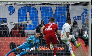 Le penalty transofrmé par Dimitri Payet n'aurait pas dû être accordé par le VAR dimanche. Sylvain THOMAS