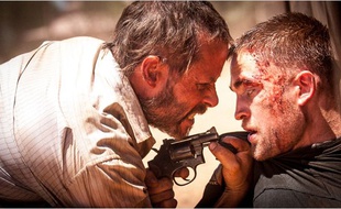 Guy Pearce et Robert Pattinson dans The Rover