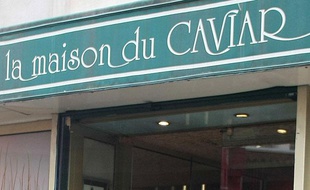 Devanture du restaurant parisien La maison du caviar.