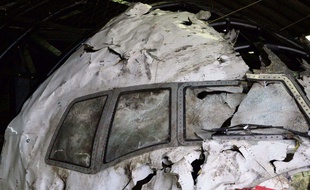 Rex Features Ltd. do not claim any Copyright or License of the attached image
Mandatory Credit: Photo by REX Shutterstock (5239305u)
Dutch Safety Board investigators reconstruction - A piece of cockpit and windscreen
MH17 crash report - 13 Oct 2015
/Rex_MH17_crash_report_5239305U/Rex Features Ltd. do not claim any Copyright or License of the attached image/1510131715
